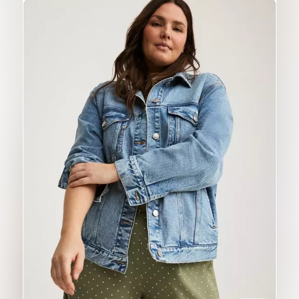 Torrid Denim Vintage Stretch Trucker Jacket 
Sz 3 (20/22)
